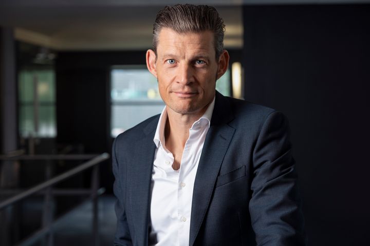 Peder Stedal, adm. direktør i Elgiganten, glæder sig over den nye aftale