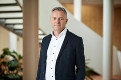 Henrik Bach Pedersen, Salgs- og kundechef