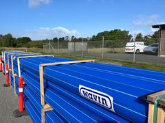 708 meter vandrør ligger klar ved Verdo Vands pumpestation i Toldbodgade. Snart forbinder de pumpestationen med Dronningborg Vandværk.