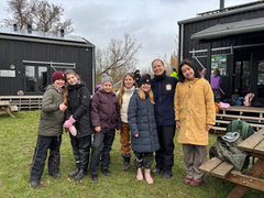 Karina Larsen med elever fra Forberedelsesskolen på Hobrovej til Vandets Dag i Randers.