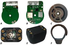 Komponenterne i den kinetiske GPS-sender (foto fra den videnskabelige artikel)