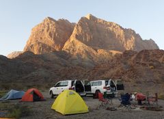 Lejr i Oman Mountains under Bjerrum Lab Ekspedition. Foto: Simon R. Stenger