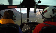 Udsigt fra cockpittet af helikopteren under Sarah Elise Sappers felttur.