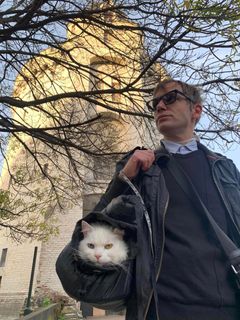 Berislav og katten Pulci i Bruxelles