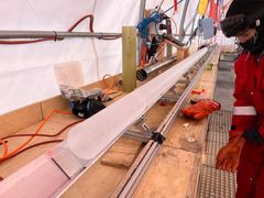 Ice core logging (credit: PNRA/IPEV)