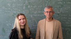 Lidiia Zadorozhna og Oleg Ruchayskiy fra Niels Bohr Institutet bruger universet som en gigantisk partikelaccelerator i jagten på axionet – en mystisk mørkt stof-partikel.