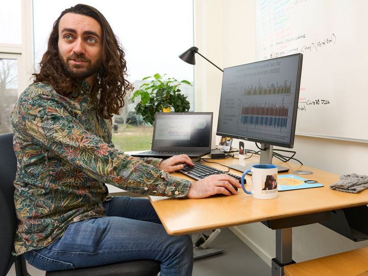 John Shorter har sammen med forskerkollegaer analyseret store mængder genetiske data fra mennesker med depression og uden depression. Resultaterne er blevet publiceret i det prestigefyldte videnskabelige tidsskrift 'Nature Genetics'. Foto: Matthew Minton.