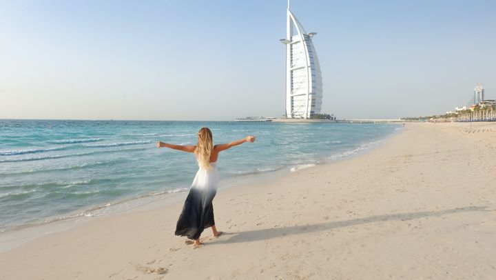 25-26 grader og sol – vejrudsigten er unægtelig tiltrækkende i Dubai i februar måned.