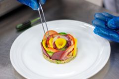 Emirates Flight Caterings (EKFC) kulinariske mission om at forene enestående skala med præcision.