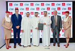 Badr Abbas, Divisional Senior Vice President, Emirates SkyCargo, og Rashid Mattar Al Manai, CEO for LODD Autonomous, underskrev aftalen på Dubai Airshow 2025 og markerede starten på et flerårigt projekt, der skal teste og udvikle næste generations autonome fragtløsninger.