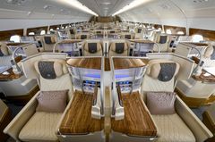 Business Class i de nyligt ombyggede A380-fly – konverteret fra to klasser til tre klasser.