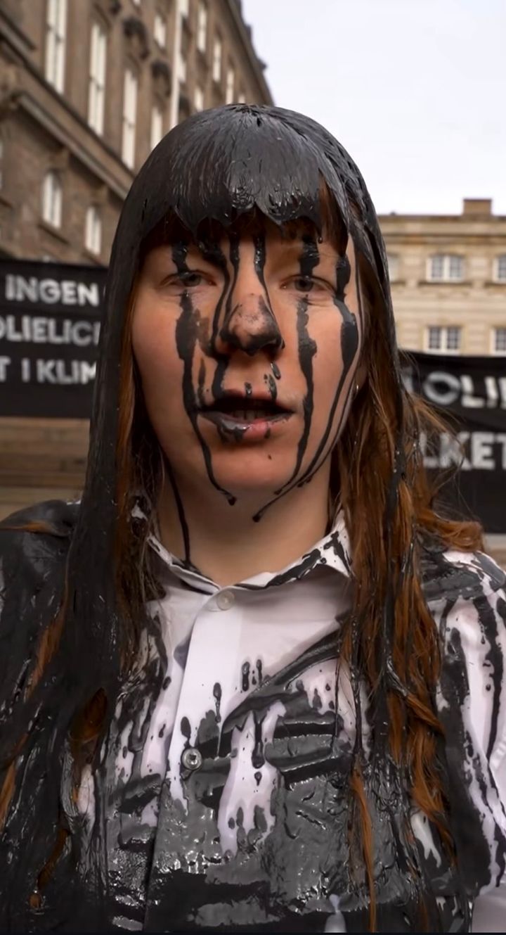 Danmarks klimaminister modarbejder den grønne omstilling, når han foreslår en forlængelse af olielicenser til 2050, mener aktivisterne.