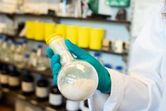 Depolymeriseret plastik fra polysterstoffet  efter processen