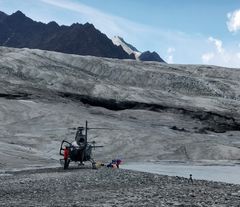 Sarah Elise Sapper directed the helicopter pilot to land near the glaciers