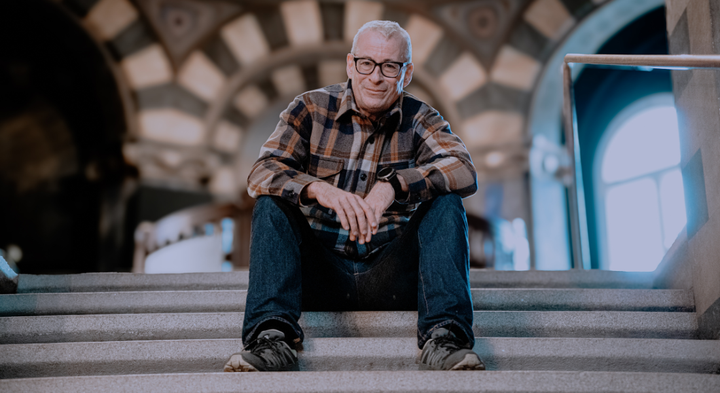 ”Sådan en pris bliver ikke bare givet til mig, men den bliver også givet til alle de mennesker, jeg arbejder sammen med omkring eDNA. Videnskab er en team-effort,” siger Eske Willerslev om at modtage Villum Kann Rasmussens Årslegat 2025.