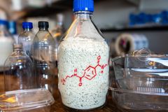 The material BAETA is ‘upcycled’ from PET plastic through a chemical process.