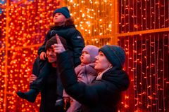 Det smukke julelys giver oplevelser for hele familien