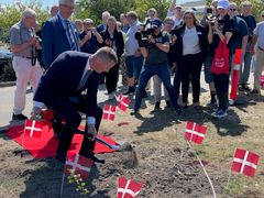 I juni tog transportminister Thomas Danielsen første spadestik til de nye lade-anlæg til batteritog, som skal opføres i Lemvig.