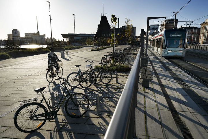 Regionsrådet afsætter penge til initiativer rettet mod bl.a. børn og unges transport, samkørsel og samarbejde om bedre muligheder for at cykle. Foto. Region Midtjylland.