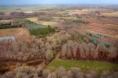 Søballe Losseplads i Skanderborg Kommune er blandt de steder, hvor Region Midtjylland intensiverer indsatsen mod PFAS-forurening. Med støtte fra den nationale PFAS-handlingsplan kan regionen tage vigtige skridt mod at håndtere den alvorlige forurening fra tidligere deponeringer.