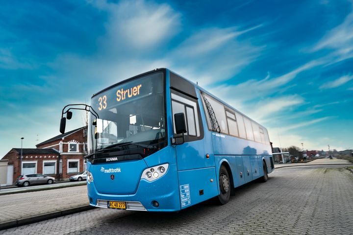 Region Midtjyllands bus- og togdrift på tværs af kommunegrænser bidrager til, at langt de fleste unge i regionen kan benytte lige præcis dén uddannelsesinstitution, som de ønsker. Foto: Niels Åge Skovbo.