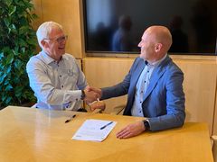 Pen på papir markerer næste skridt i et allerede stærkt samarbejde mellem Region Midtjylland og Aarhus Universitet.