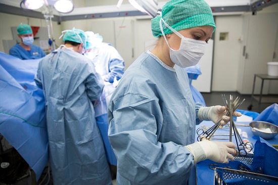 Regionsrådet har besluttet at bruge 50 mio. kr. på at nedbringe ventetider på hospitalerne og styrke indsatsen på områder med særlige kapacitetsudfordringer.