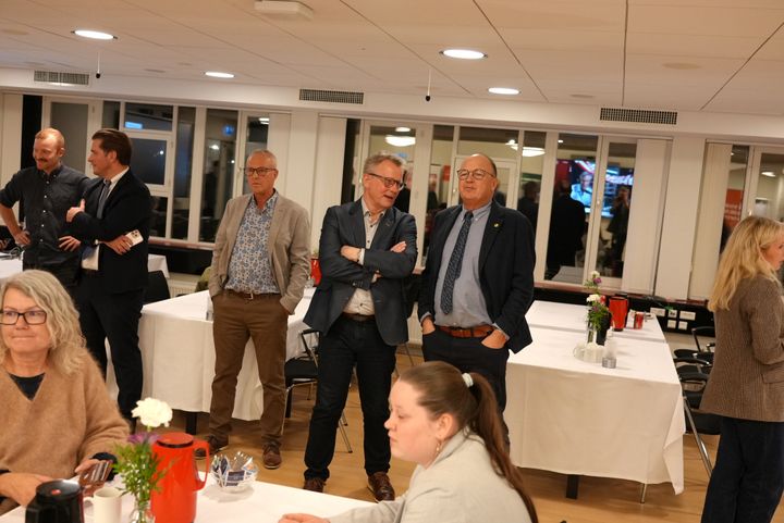 Kandidaterne til regionalvalget fulgte valgets gang fra valgcaféen i Regionshuset i Viborg.