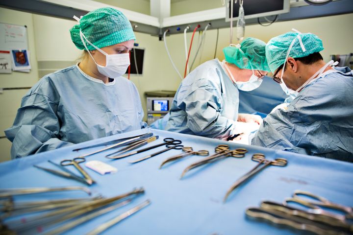 Træning eller operation ved slidgigt i knæet? Det er fysioterapeuter nu med til at bedømme, og det giver kortere tider på udredning.