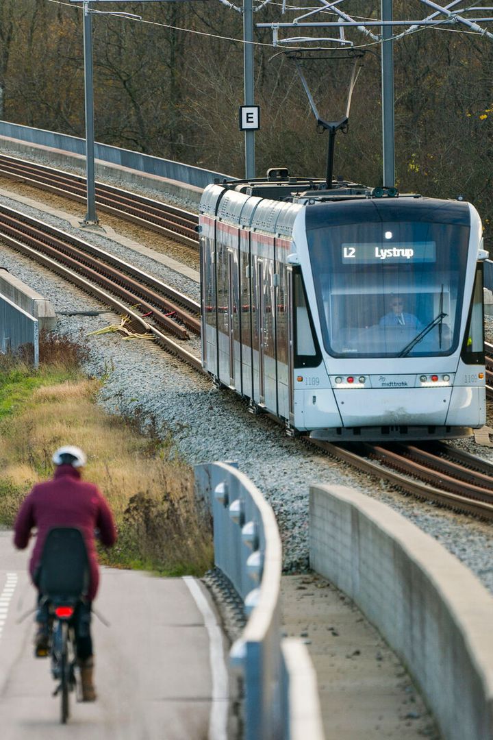 Region Midtjylland investerer i nye letbanetog og bidrager til flere afgange og bedre forbindelser for borgere i hele Østjylland.