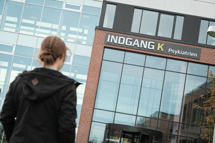 Foto af indgang til psykiatrien