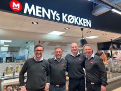 MENY Domhusgade i Kolding er "genåbnet" som MENY-butik efter stor ombygning. Medarbejderne var klar til at modtage kunderne.