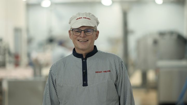 Jan Müller, adm. direktør i Højer Pølser, glæder sig til at deres produkter bliver en del af "Danske Madskatte" i MENY.