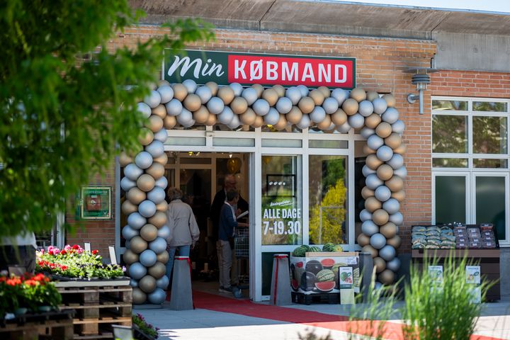 Min Købmand har åbnet 7 butikker i første halvdel af 2024. Her fra åbningen af Min Købmand Ådalen på Djursland i maj.