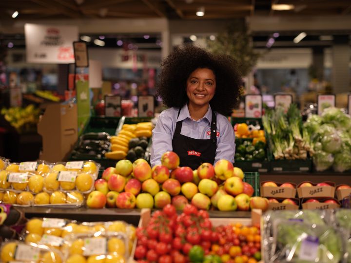 MENY f¨r en række af Aarstidernes produkter ind på hylderne i fremtiden. Det bliver både den økologiske frugt og grønt og en række andre produkter.