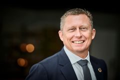 Peter Schelde, CEO i Comwell Hotels: ”I Comwell arbejder vi målrettet på at skabe inspirerende rammer for mødet mellem mennesker og for at fremme mere bæredygtige løsninger i hele vores værdikæde. Det gør vi uden at gå på kompromis med den høje kvalitet og service, som vores gæster forventer af os.”