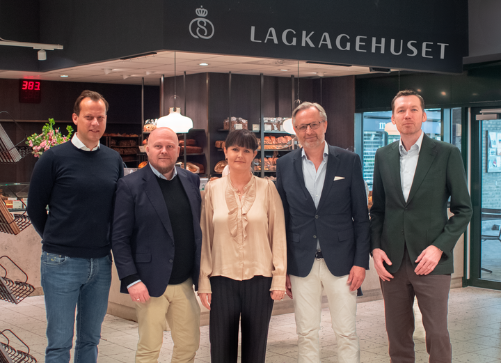 Samarbejdet mellem Lagkagehuset og Dagrofa bliver nu endnu mere tæt. Fra venstre Joachim Knudsen, adm. direktør, Lagkagehuset, Richo Boss, kædedirektør, MENY, Lisa Rossen, managing director Denmark, Lagkagehuset, Tomas Pietrangeli, koncernchef Dagrofa, Michael Christensen, adm. direktør, Dagrofa Foodservice.