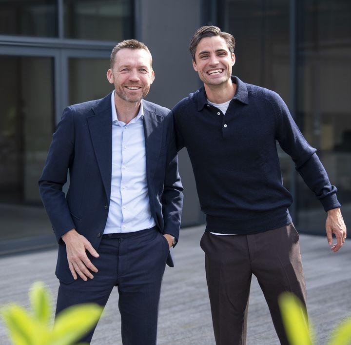 Fødevaregrosissten Dagrofa Foodservice og techvirksomheden FoodOp har forenet kræfterne i et nyt partnerskab, der skal gøre det nemmere drive et professionelt køkken. Her ses Michael Christensen (tv.), adm. direktør i Dagrofa Foodservice og Nichlas Saul, CEO og stifter af FoodOp.