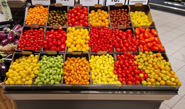 Disse tomater er danske, men dansk frugt og grønt fylder for lidt på supermarkedernes hylder og i danskernes indkøbskurve, det vil Dagrofa hjælpe med at ændre på.