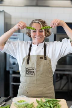 Marlene B. Lindegaard (gastronomisk udviklingschef i Dagrofa Foodservice): "Det har i mange år været en af mine personlige kæpheste, at vi skal blive bedre til at dyrke og normalisere måltider med fokus på grøntsager. Derfor glæder det mig utrolig meget, at vi nu får en økonomisk håndsrækning fra Plantefonden."