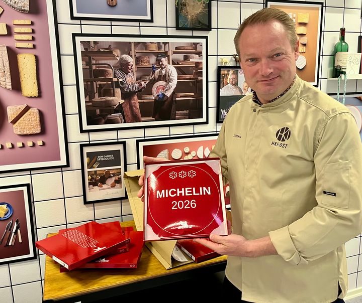Stefan Nordahl-Pedersen, salgsdirektør og medejer af HKI Ost, er ved at gøre klar til at dele de fysiske Michelin-stjerner ud til de mange danske toprestauranter.