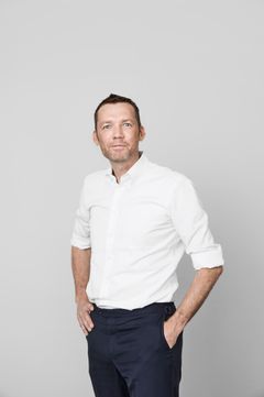 Michael Christensen, adm. direktør i Dagrofa Foodservice, tilføjer: "Partnerskabet med NaCl er et godt eksempel på, hvordan vi som råvareleverandør kan være med til at flytte dansk gastronomi. Det handler ikke kun om at levere varer, men om at give nogle af landets dygtigste kokke de bedste forudsætninger for at eksperimentere og udvikle sig."