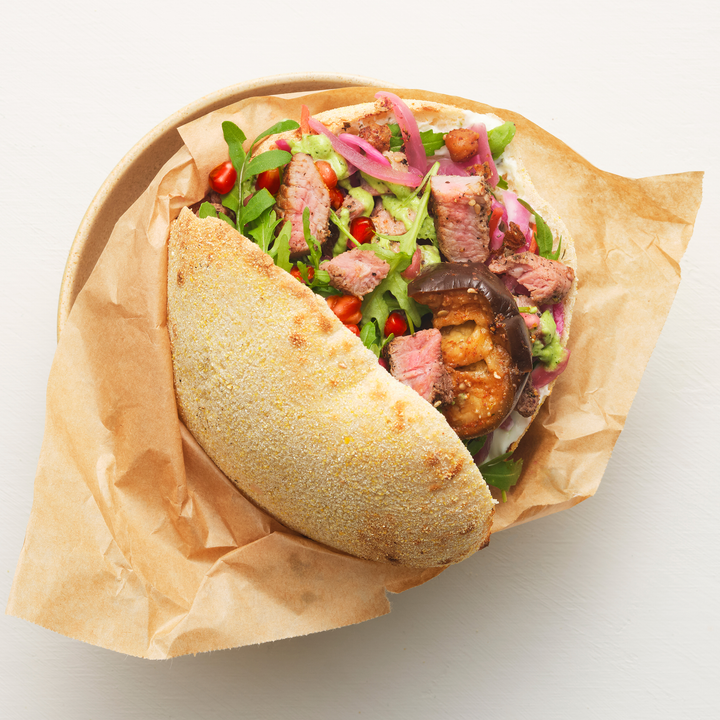 Som noget nyt har Grambogård-kød fundet vej til menukortet som kødprotein i Banzos Steak Pita. Ifølge William Jansen, direktør i Banzo, skyldes det en strategisk beslutning om at påvirke madkulturen og samtidig skrue op for råvarekvaliteten.