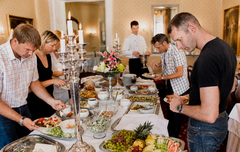 Danske Slotshoteller er en familiedrevet virksomhed, og der bliver i år investeret markant i madoplevelsen med en strategisk ambition om at gøre gastronomien til en endnu større del af gæsternes samlede ophold.