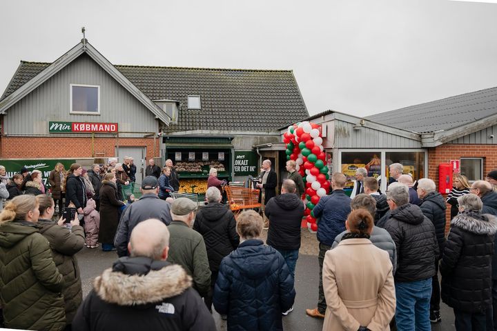 Der er 19 butikker i mindre østjyske byer, som drives med borgerstøtte. Der er plads til flere, mener Dagrofa, som har udpeget 50 byer i Danmark, der kan bære en dagligvarebutik. Foto her er fra åbningen i Gassum tidligere i år.