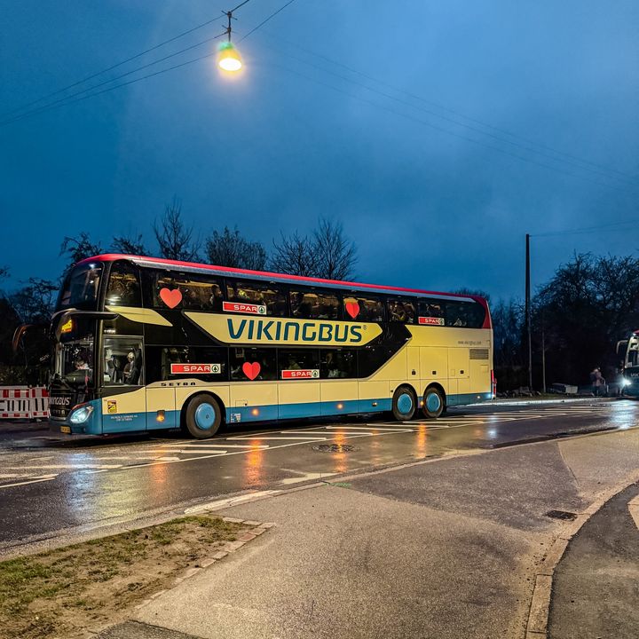 SPARs julebusser ruller igen i 2026 på kryds og tværs af Danmark og kører danskerne hjem til jul.