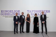 Fra venstre: direktør for Mobilier national Hervé le Moine, direktør for Den Kongelige Samling Thomas C. Thulstrup, Prinsesse Marie, den franske kulturminister Rachida Dati og direktør for Grand Palais Didier Fusilier.
