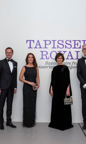 Fra venstre: direktør for Mobilier national Hervé le Moine, direktør for Den Kongelige Samling Thomas C. Thulstrup, Prinsesse Marie, den franske kulturminister Rachida Dati og direktør for Grand Palais Didier Fusilier.
