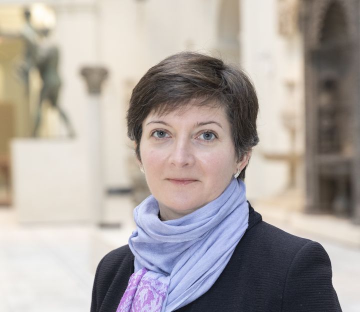 Joanna Norman tiltræder 1. juni 2026 som ny chef for Museumsfaglig Enhed ved Den Kongelige Samling og bringer mange års international erfaring fra bl.a. Victoria and Albert Museum (V&A) i London, et af verdens førende museer inden for design, kunst og kulturhistorie.