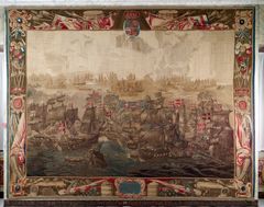 Bernt van der Eichen Slaget i Køge Bugt, 1684–1693. Del af Rosenborgtapeterne. Billedvævningen skildrer den danske sejr ved Slaget i Køge Bugt under Den Skånske Krig og indgår i Rosenborgtapeterne, som pryder væggene i Riddersalen på Rosenborg Slot. Tapetet blev oprindeligt bestilt af Christian 5. og fungerer som politisk propaganda, hvor billedvævningen bruges til at fremstille kongen som en stærk og storslået krigsherre. Tapetet viser, hvordan billedvævning i 1600-tallet var et magtfuldt medie i kampen om historien. Udlånt af Den Kongelige Samling.